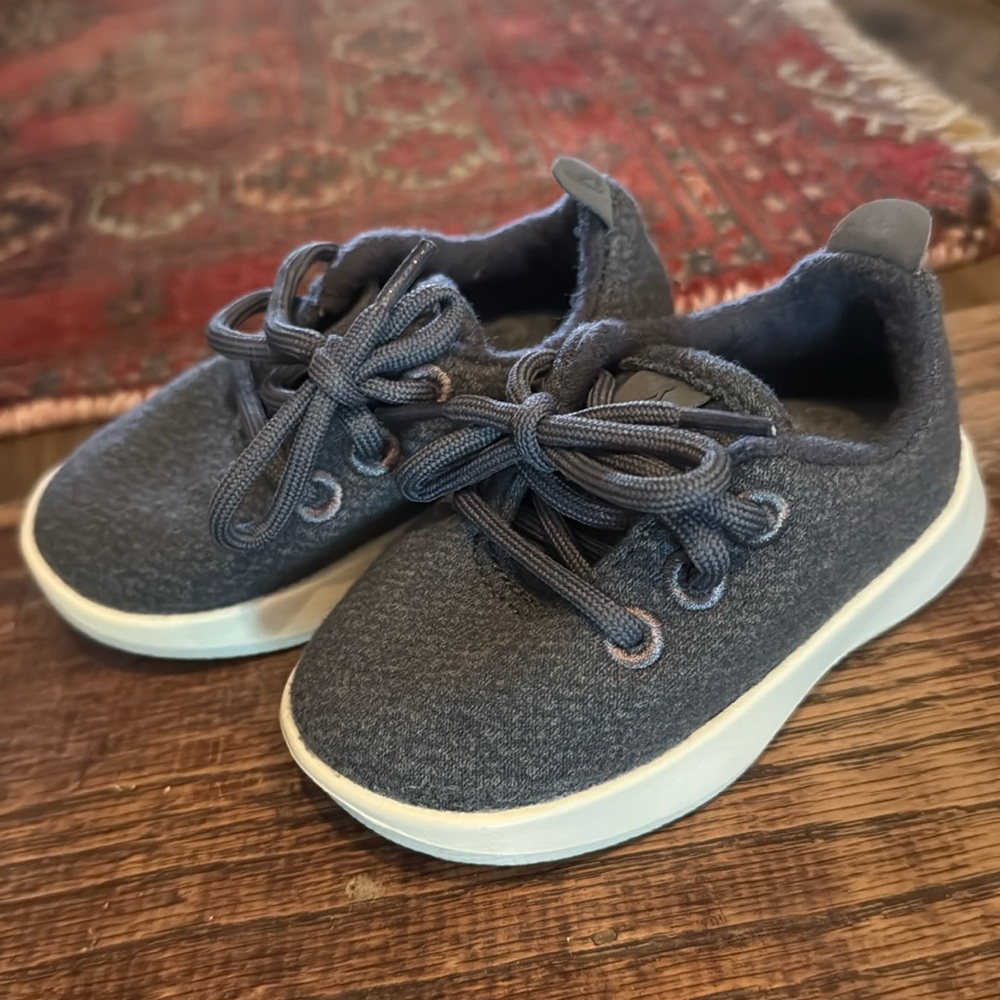 NIB Smallbirds Allbirds gray sneaker size T5